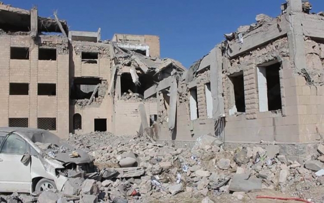 لە هێرشێکی ئاسمانی بۆ سەر زیندانێک لە یەمەن 100 کەس کوژران 